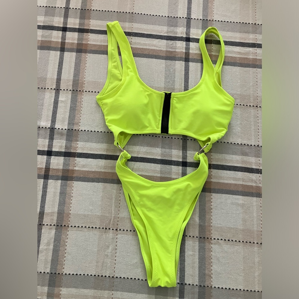 Zaful women’s swimsuite new w/o tags size 4 neon green